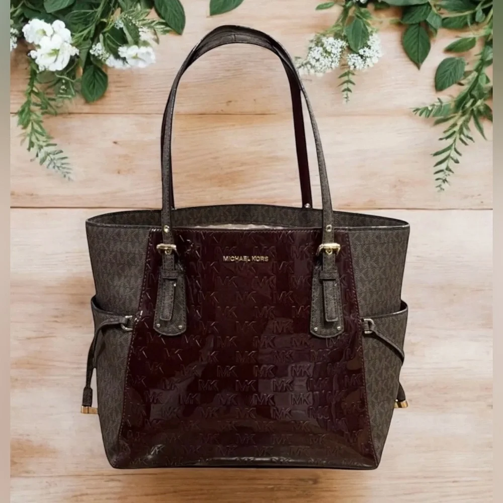 MICHAEL KORS Burgandy Brown Voyager East West Signature Tote Purse Shoulder Bag